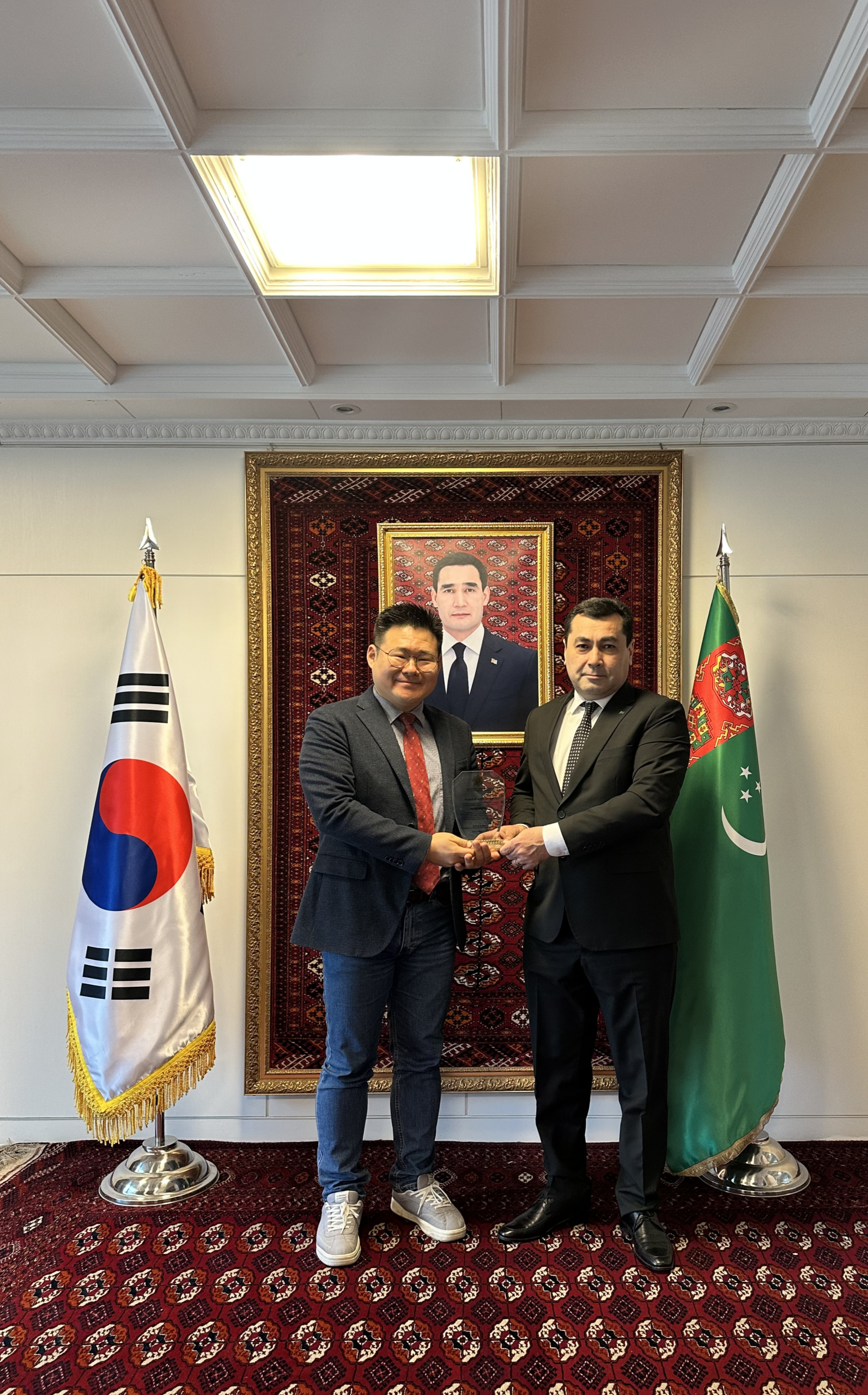 SIGA President Dr. Kim Bongchul Awarded Plaque of Appreciation by the Embassy of Turkmenistan in the Republic of Korea