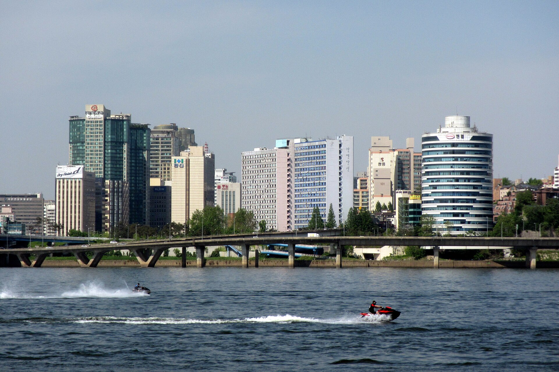 Soft Power and Human Mobility between Korea and Thailand